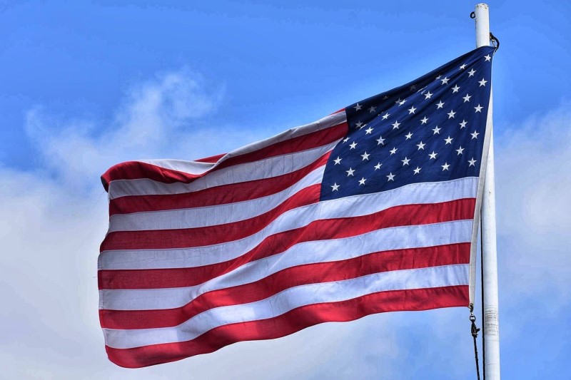 American flag on a flag pole, Buying a House with a VA Loan in Portland Oregon, Portalnd OR real estate agents (15)