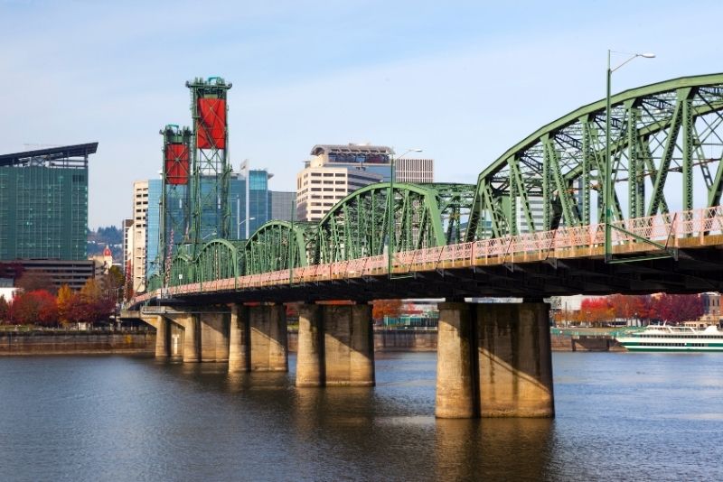 Hawthorne bridge to Portland Oregon, Where to live when moving to Portland Oregon