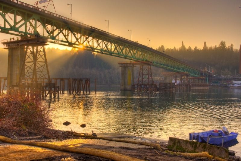 Sellwood Moreland bridge near Portland Oregon at sunset, How to use the Portland MAX trains