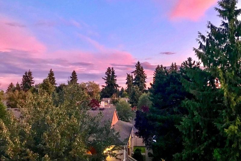 Sunset over a neighborhood in Vancouver WA, Why People are moving to Vancouver over PDX