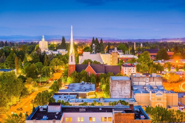 downtown Salem Oregon at dusk, Where to live in Salem Oregon, PDX real estate