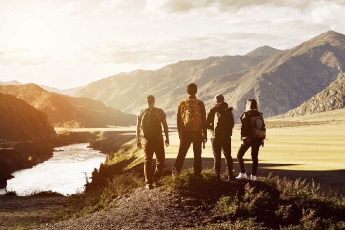 group of hikers at viewpoint, Portland OR community groups, moving to PDX, Real Agent Now