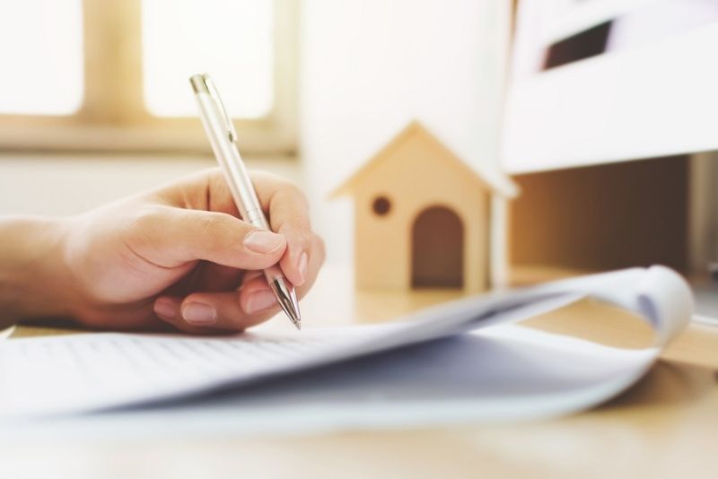 person signing a mortgage paper, Is Portland the new California