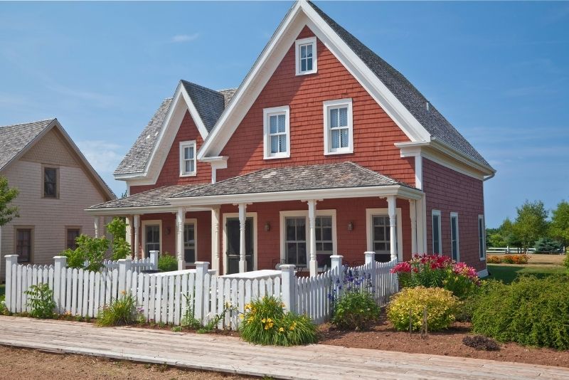 red house with manicured lawn, 3 things to know about Price per square foot